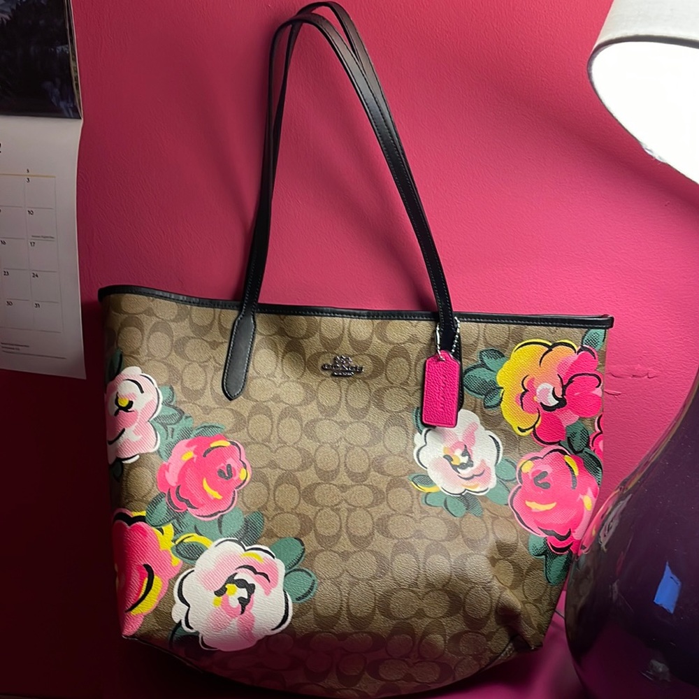 Coach signature with beautiful, feminine flowers tote